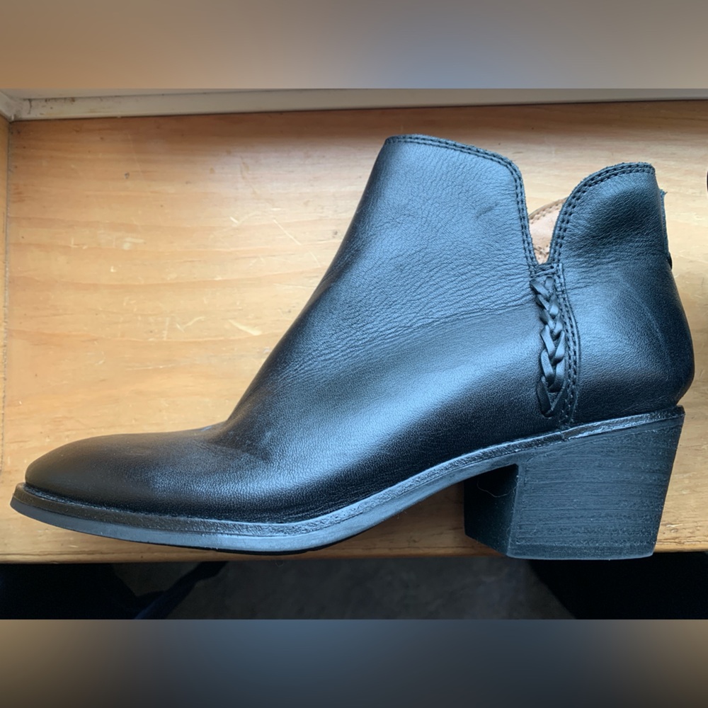 Earth Marisole Women's Black Leather Ankle Boots